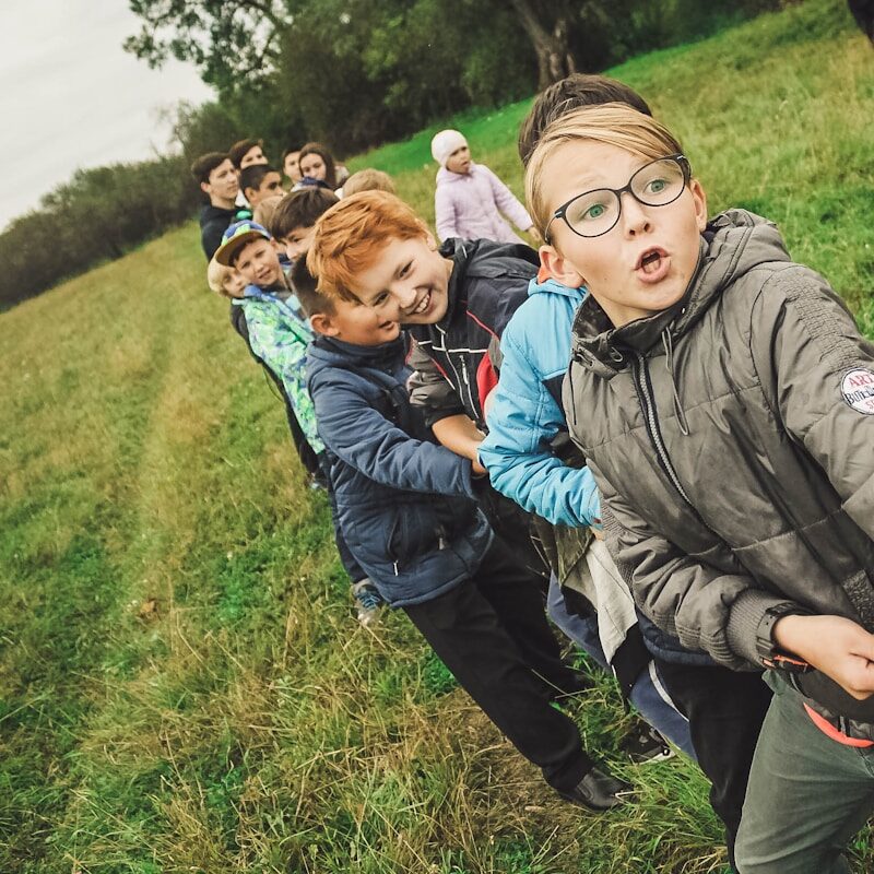 Kinderen touwtrekken